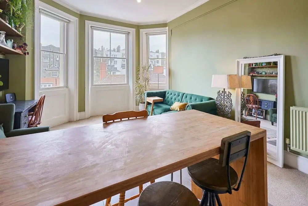 Host Stay Mermaid Hove