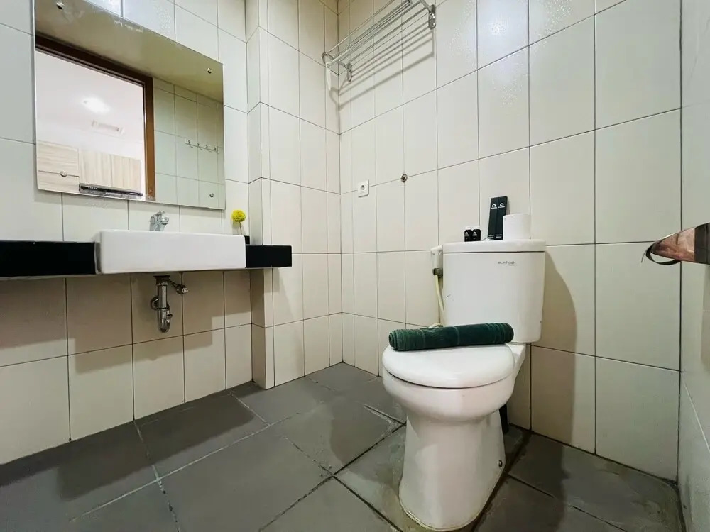 Deluxe Studio Room At Dago Suites Apartment