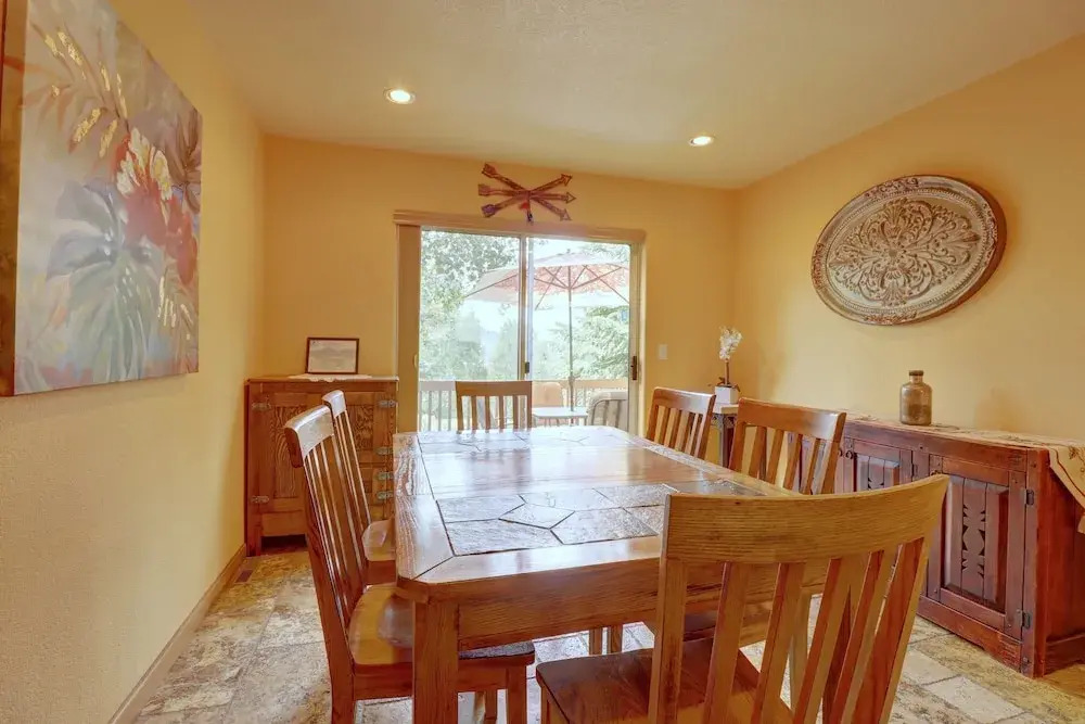 75 Corinthian 3br 3ba Spacious Layout, Private Garage. 3 Bedroom Townhouse by RedAwning
