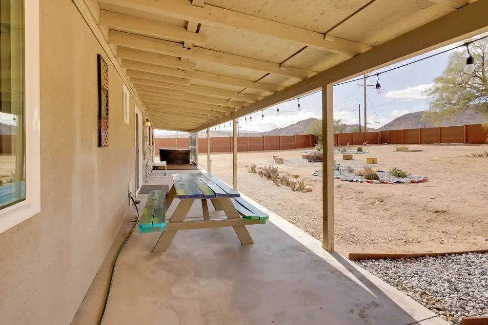 Mtn-view Home w/ Hot Tub: 8 Mi to Joshua Tree!