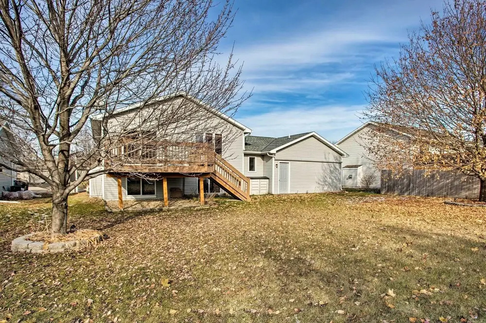 Suburban Gem W/yard+deck 5Mi From Dtwn Rochester!