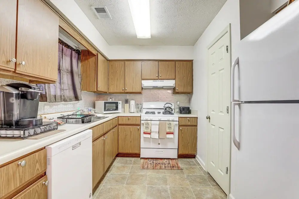 Georgia Townhome - 3 Mi to Stone Mountain Park!