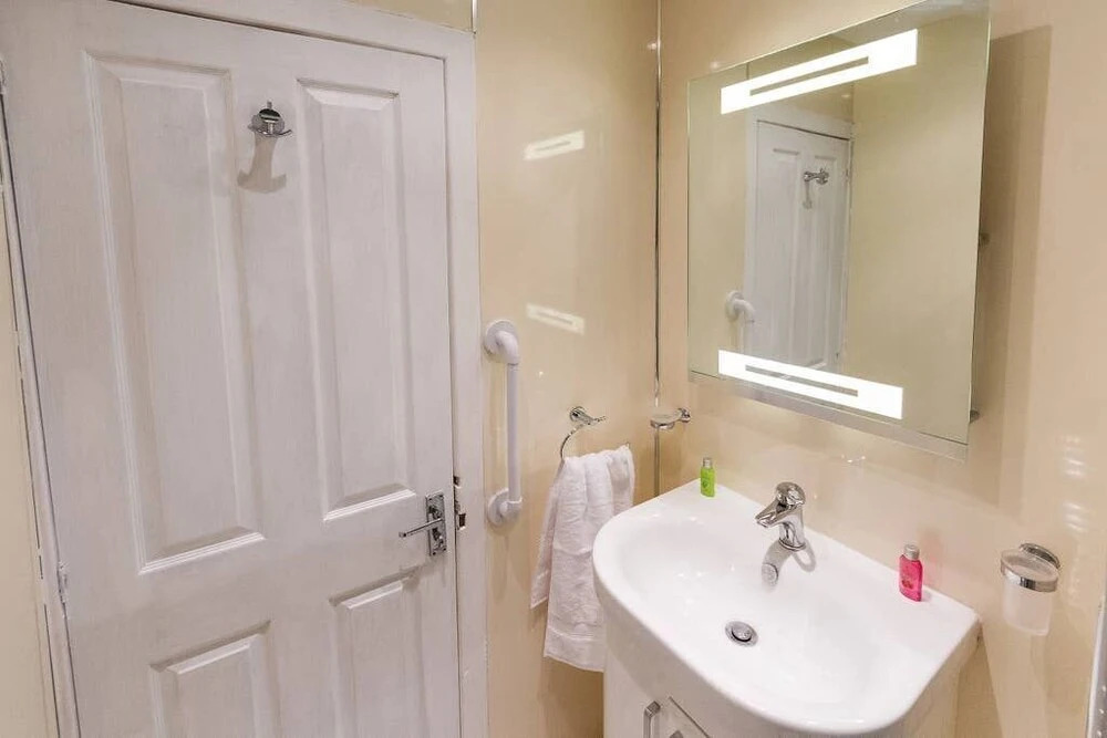 Stunning Tollcross Apartment