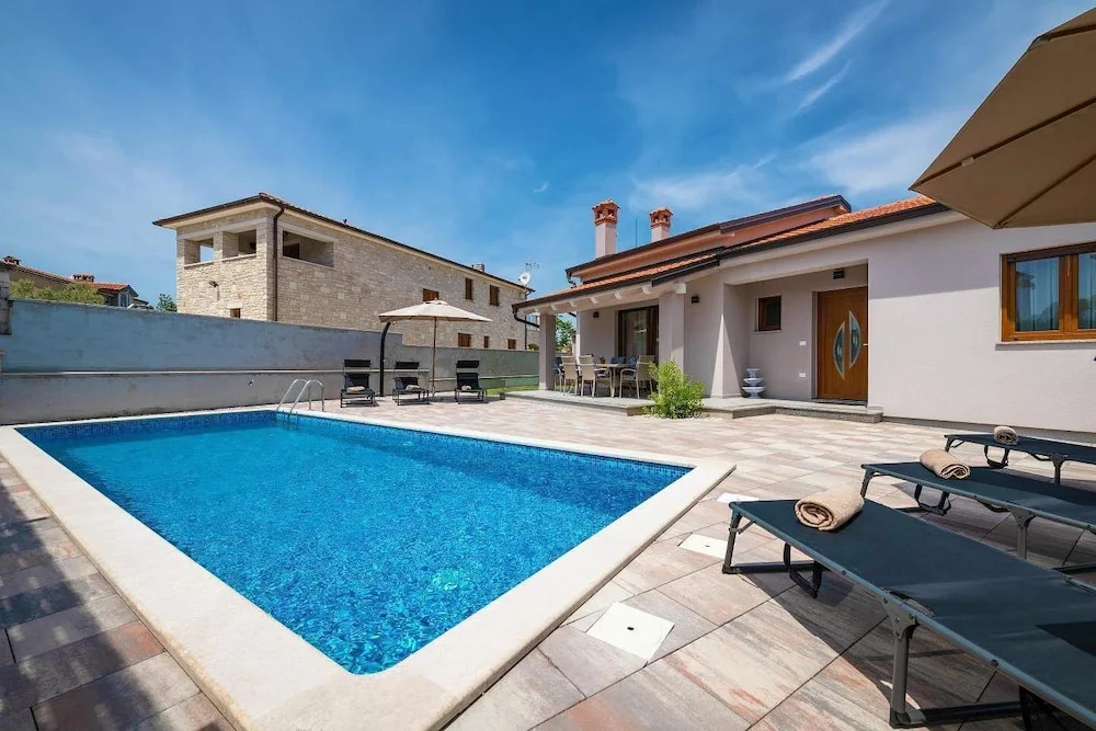 Villa Ajlin