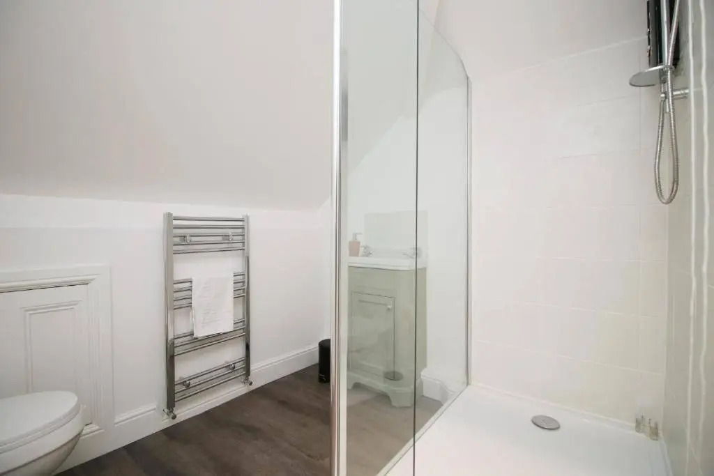 16 North Road Flat 4 by Mia Living Free Parking On Site