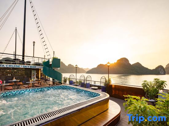 La Casta Cruise Luxury Ha Long Bay Experience Private Cabin with Ocean View Balcony and Bathtub