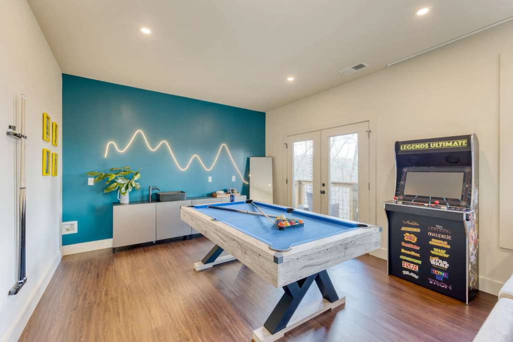 Dark Horse by Avantstay Secluded 5bdr w/ Hot Tub, Game Room, Deck Forest Views