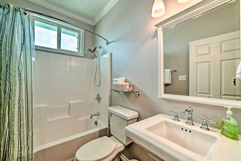 Waterfront Rockport Home w/ Deck & Boat Ramp!