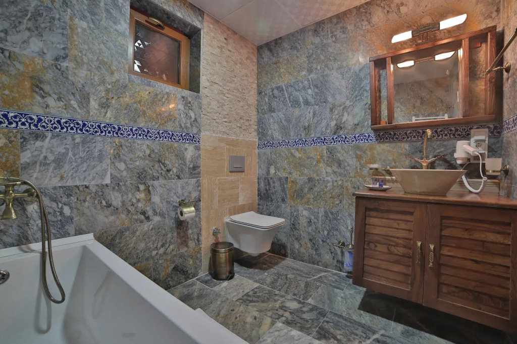 Caravanserai Inn Hotel