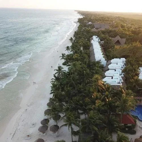Emotion Avenida Tulum Hotel & Hostal