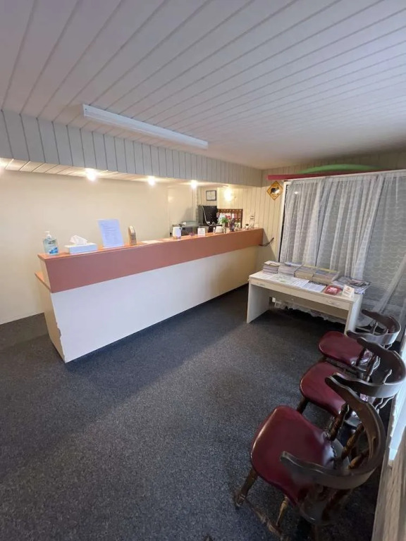 OVERLANDER MOTOR LODGE