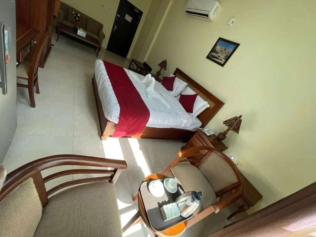 ROYAL HOTEL