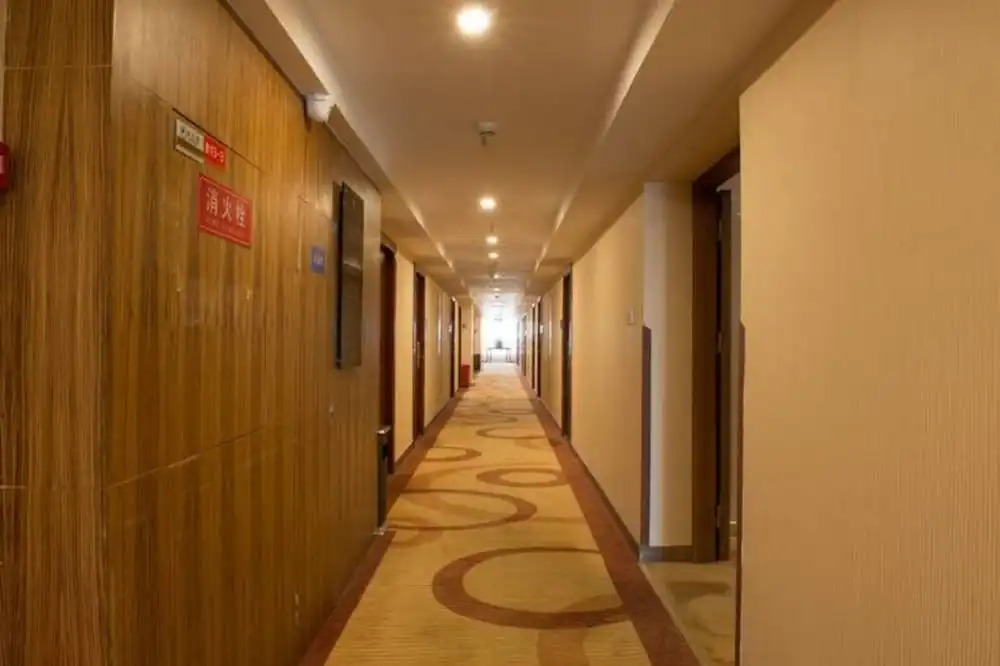 Chengdu Longhu Beach Hotel