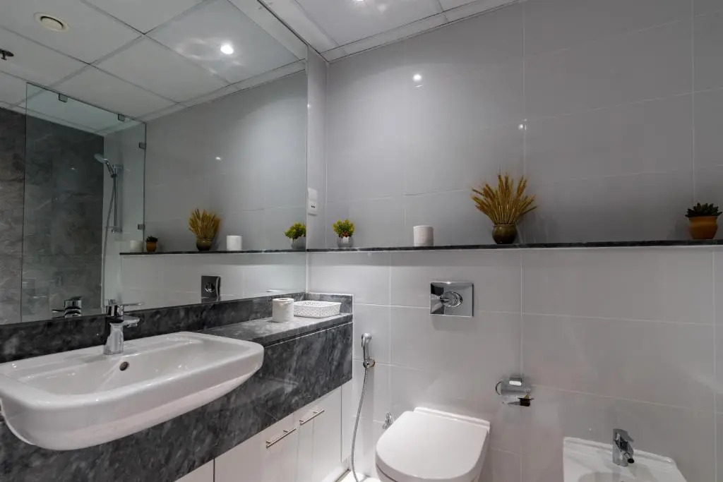 SuperHost - Waterfront Luxe Apartment With Great Canal Views