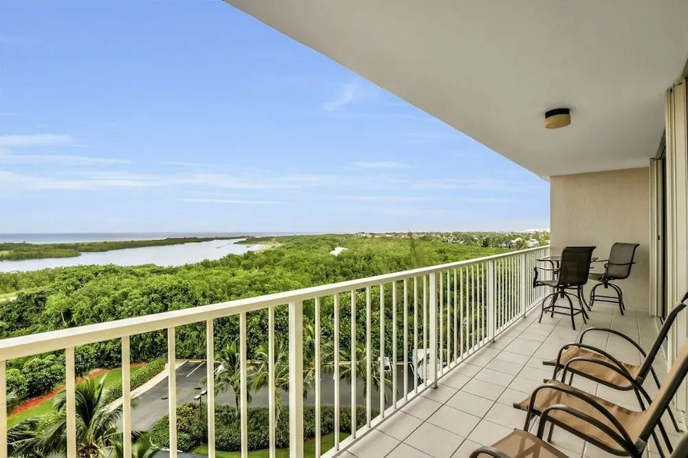 Seaview Court