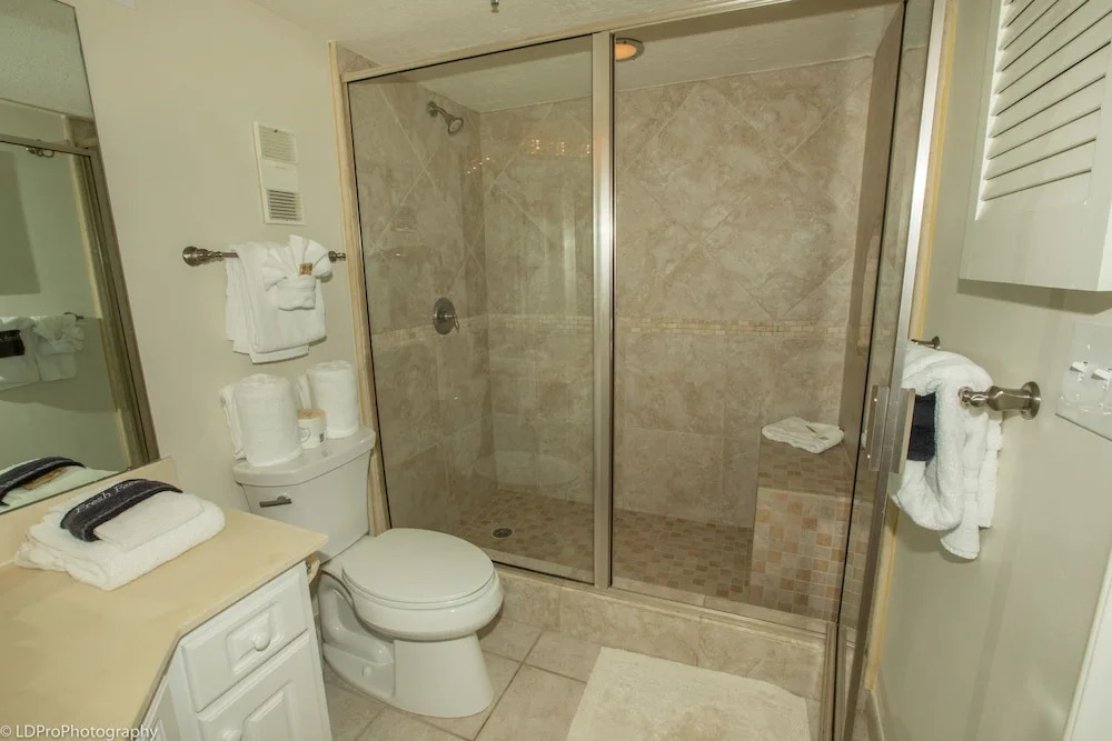 Inlet Reef 316 2 Bedroom Condo by RedAwning