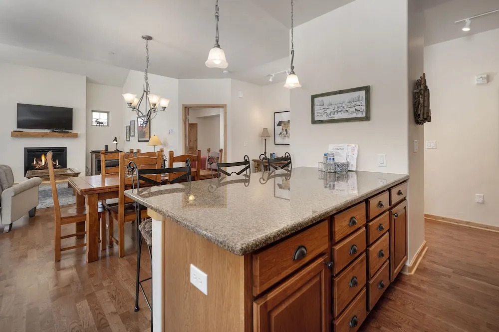 Trailhead Lodge 734 2 Bedroom Condo by RedAwning