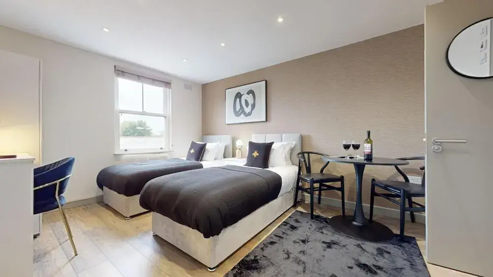 Battersea Park Chic Studio Serviced Apartments