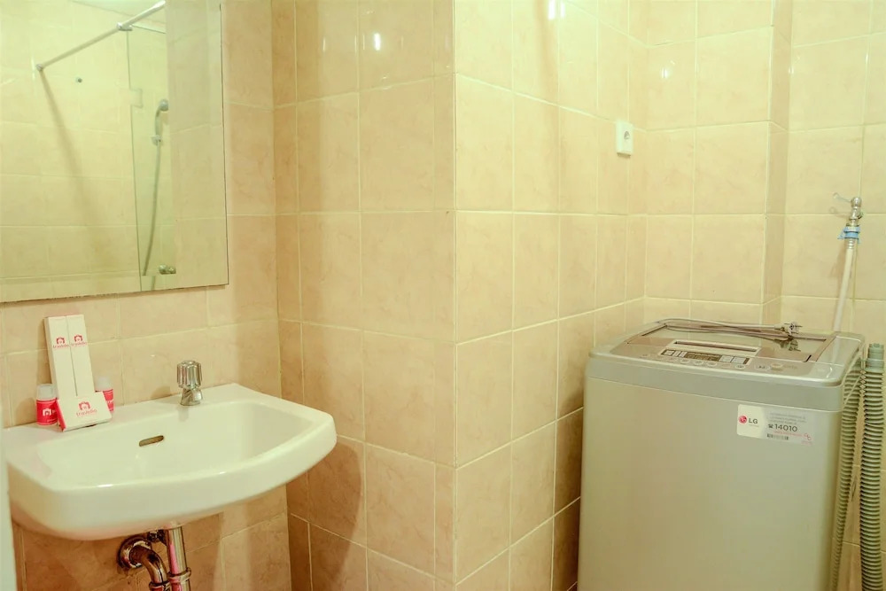 Classic Studio Room Cosmo Terrace Apartment By Travelio