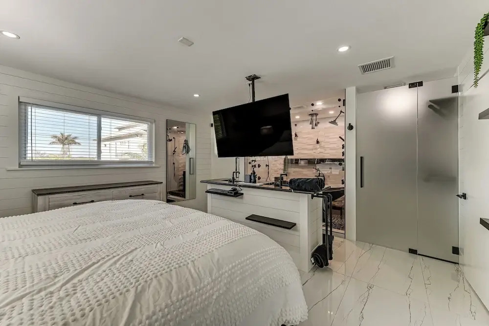 1 Mi to Bonita Beach Park: Chic Canal-front Home!