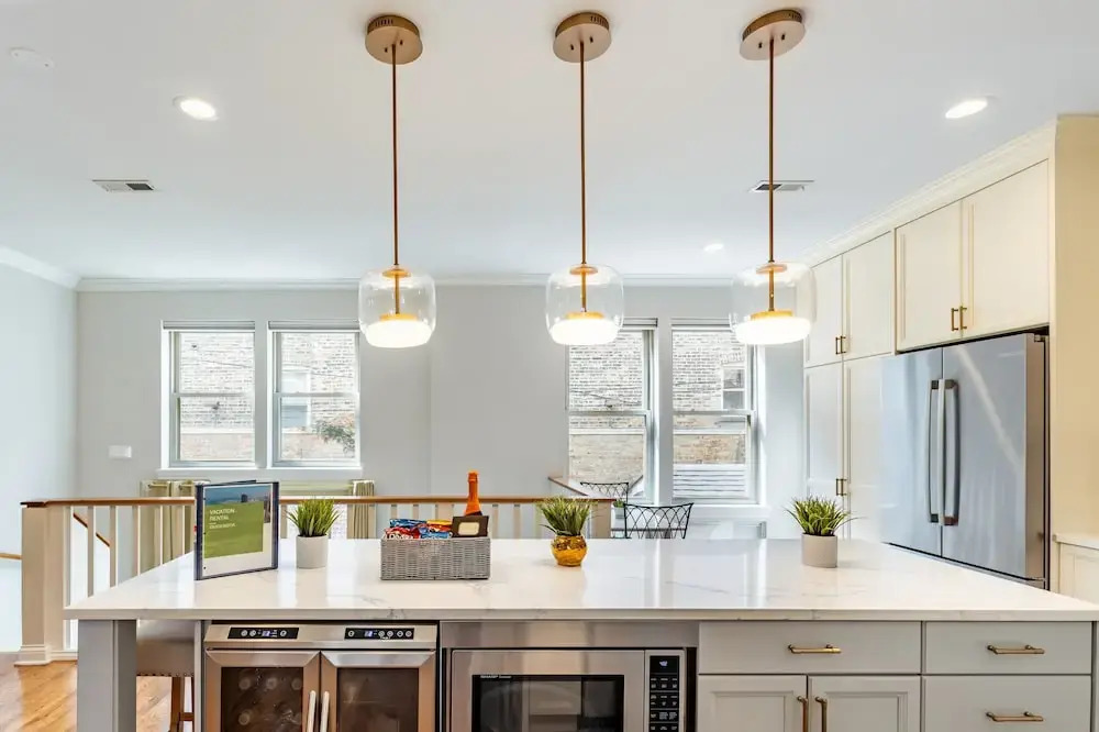 Windy City Getaway 3br 2ba Chicago Townhouse 3 Bedroom Home by RedAwning