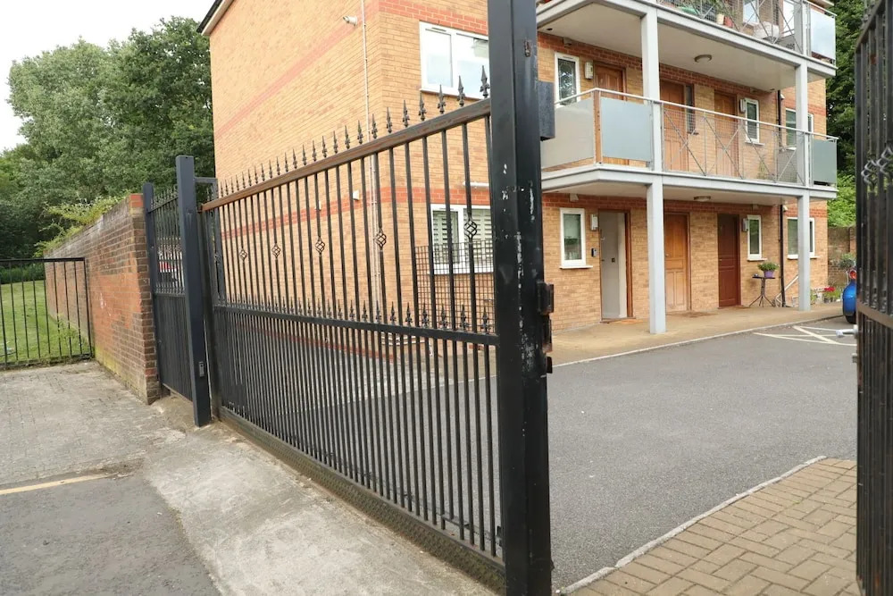 Modern Clapham Jct Apt with Parking