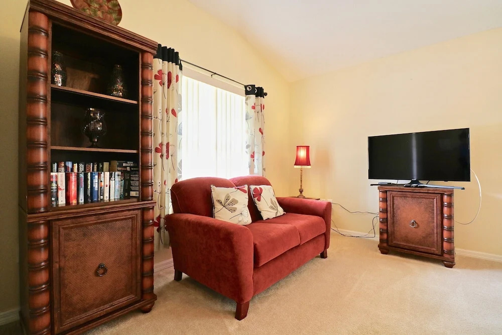 Perfect Large Gated Home w/ Pool Near Golf Course