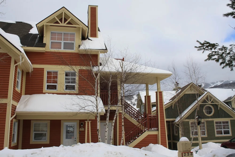 Cozy Lodge in the Mont Tremblant Ski Village