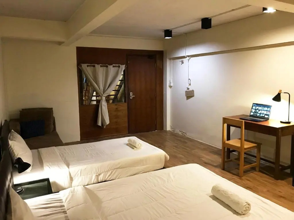 Boundary Hostel and Cafe