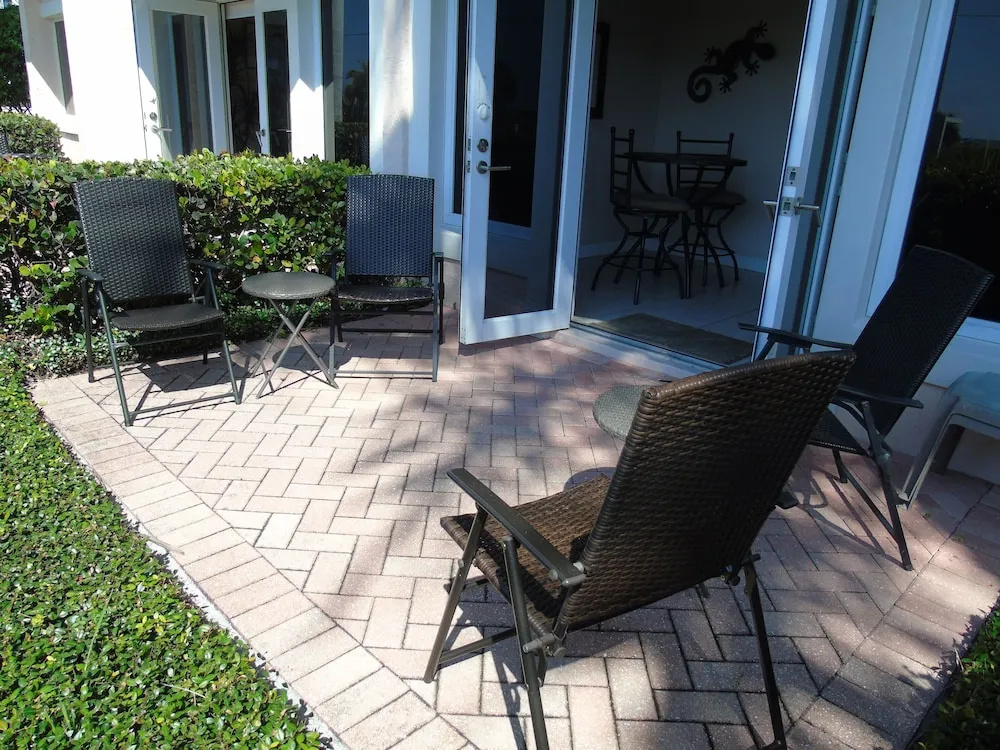 Sunset Royale - 114 2 Bedrooms 2 Bathrooms Apts