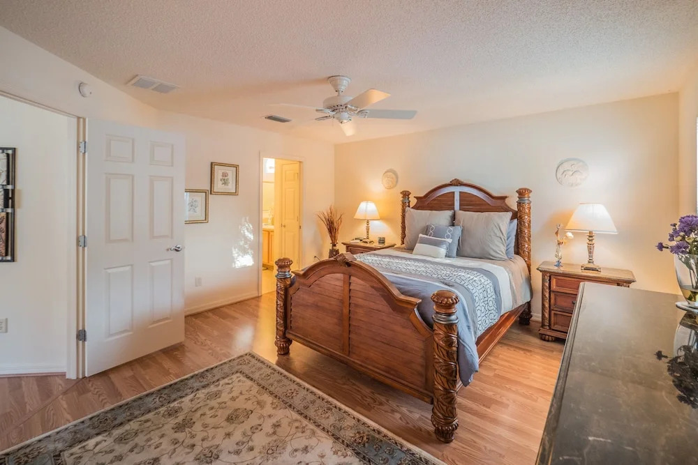 Estill Avenue 1240 by White Pelican VR