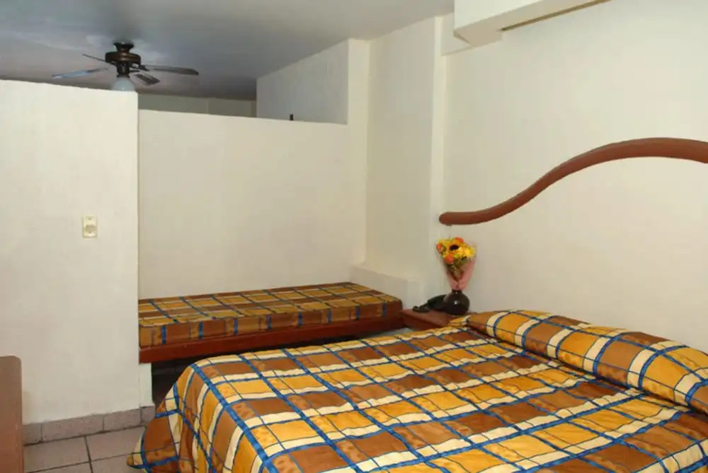Del Real Hotel & Suites