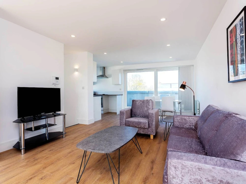 Modern Apartment in London With River Graveney Nearby