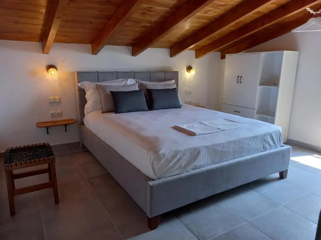 Koroni Stone House, fully equipped studios by the sea