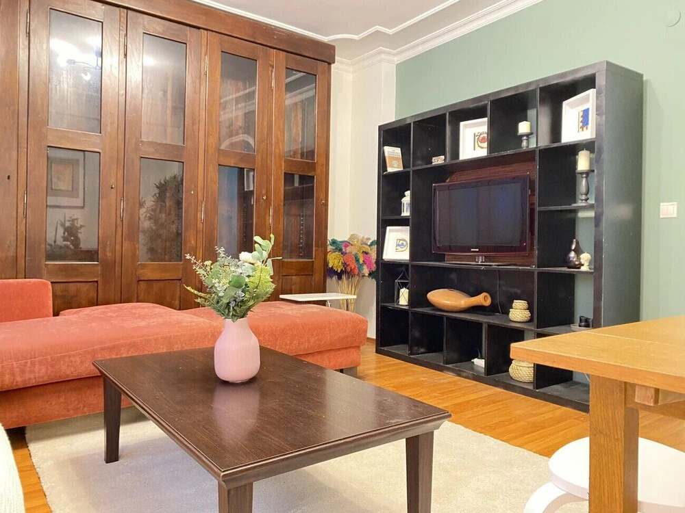 Sleek and Central Flat With Backyard in Sisli