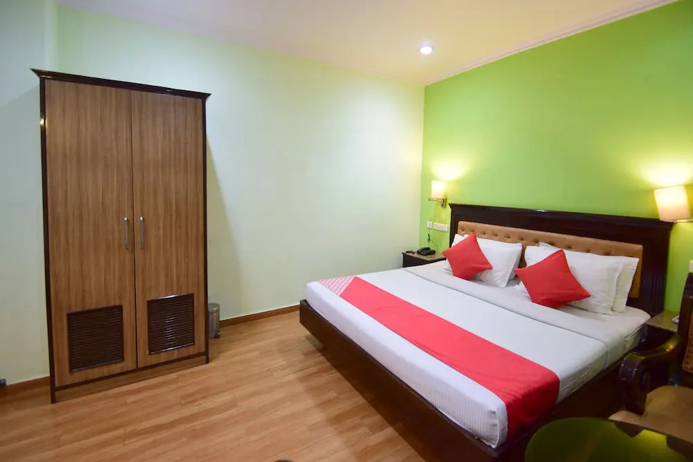 OYO 11494 Hotel Marc