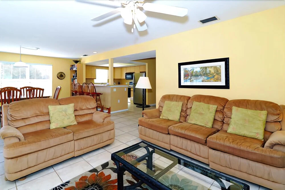 Hibiscus House 4 Bedrooms 3 Bathrooms Home