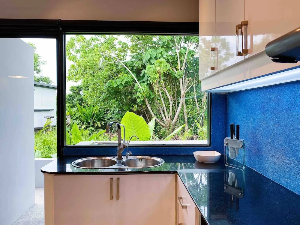 Stylish 3br Pool Villa Walk to Beautiful Naiyang Beach