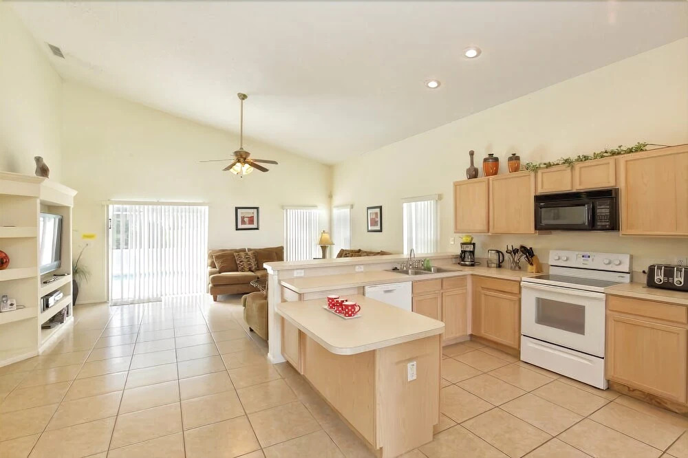 Large Beautiful Home w/ Pool Great for Families!