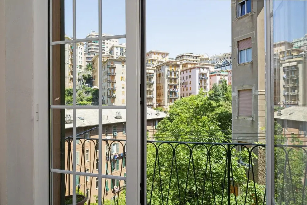 Sunny apartment over the harbor