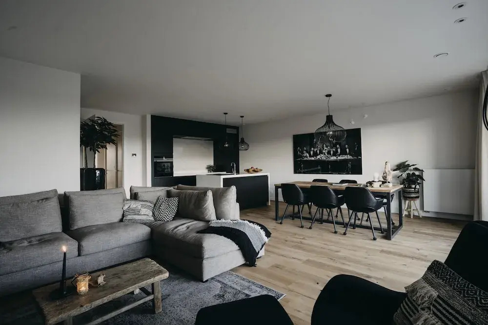 Huswell - The Tide - Stylish Sea View Apartment for 4 - Prime Location With Private Parking