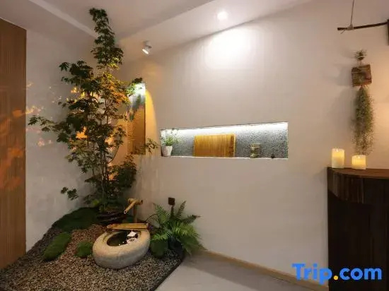 Linxi mountain residential quarters (North Scenic Area tourist distribution center shop)