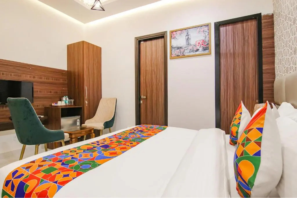 Fabhotel Prime Royal Inn Suites