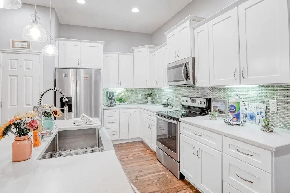 Updated, Dog-friendly gem W/fenced Yard, Foosball & Pool Tables, Wifi, Fireplace