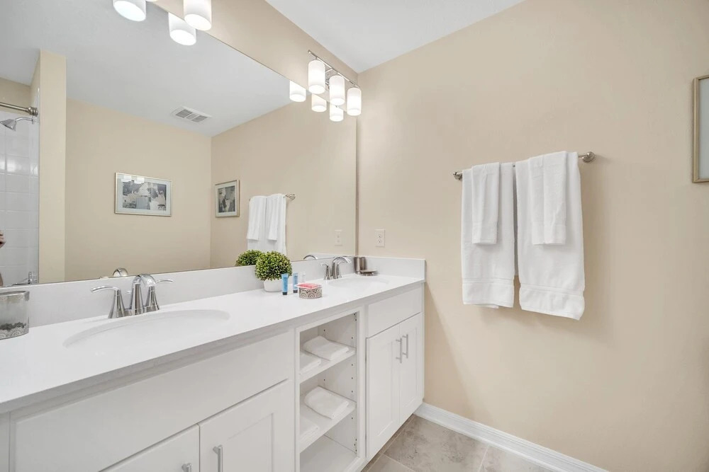 Stunning Lakeview Condo w FREE Resort Access