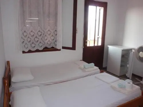 Meraklis Rooms