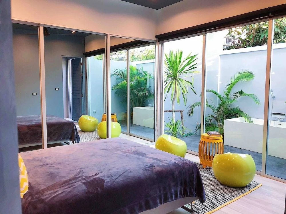 Contemporary 3bd Safari Pool Villa Near Nai Yang Beach