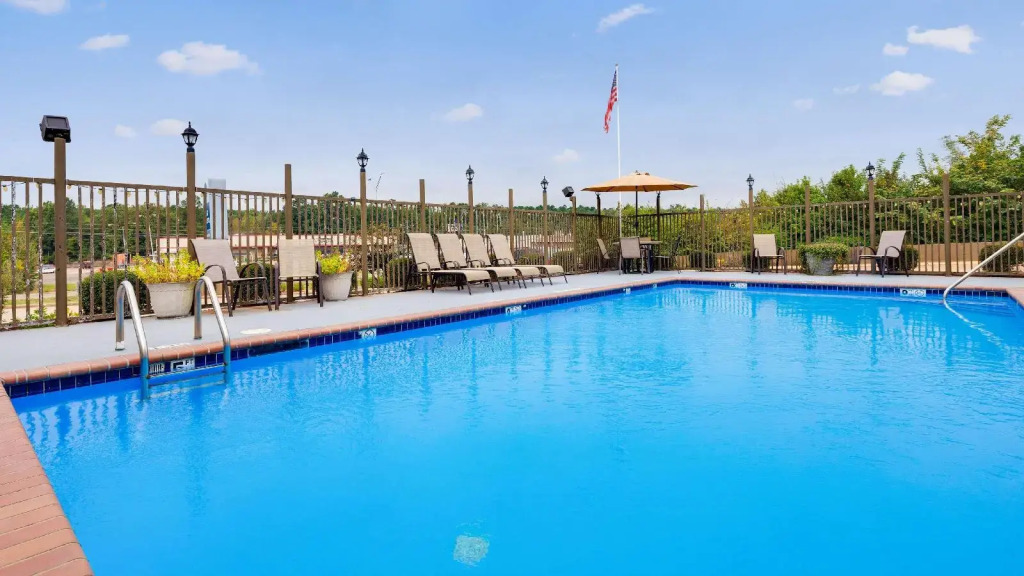 Best Western Pineywoods Inn