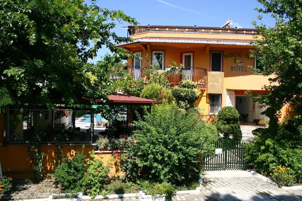 Mandalinn Hotel
