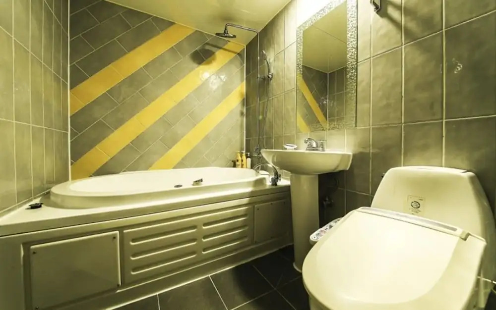 Reem Hotel